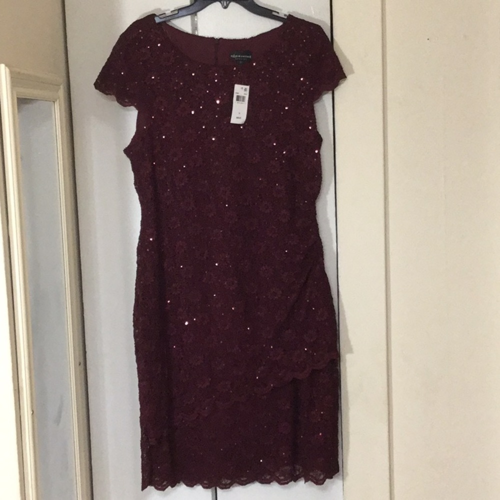 👗Sequence burgundy dress w lace!👗